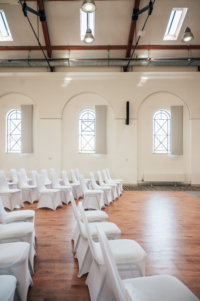 ceremonial seating, white linen, arch windows